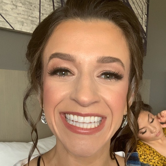 Meet your Posher, Alexandra - Picture 1 of 1